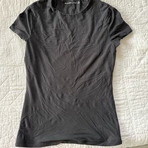 Abercrombie & Fitch Women's Black Tee